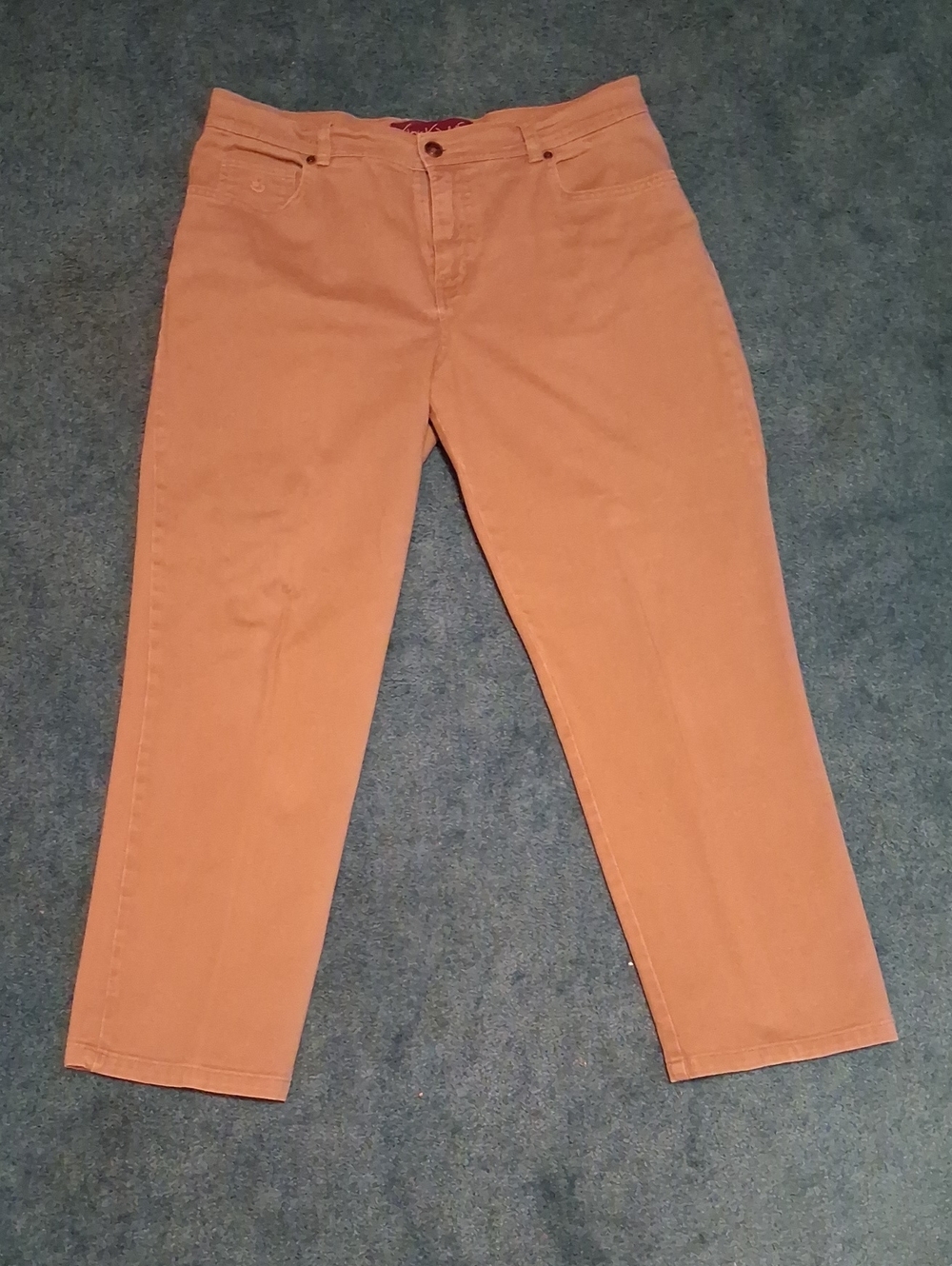 Gloria Vanderbilt Cropped Jeans in Rust
